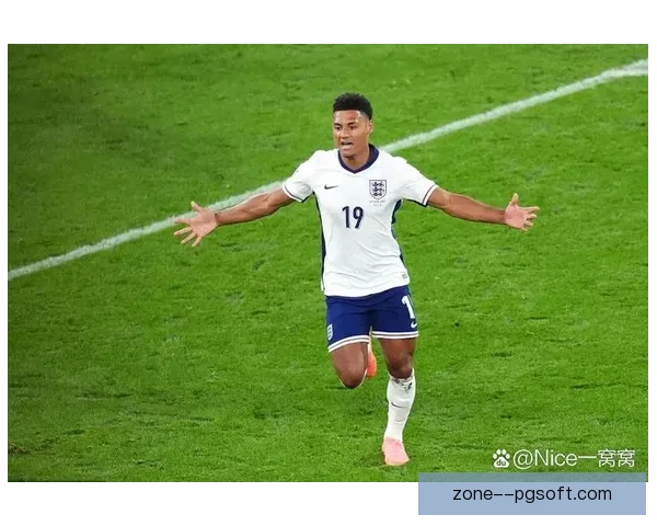 沃特金斯英格兰国家队首发登场开场即推射破门助球队领先