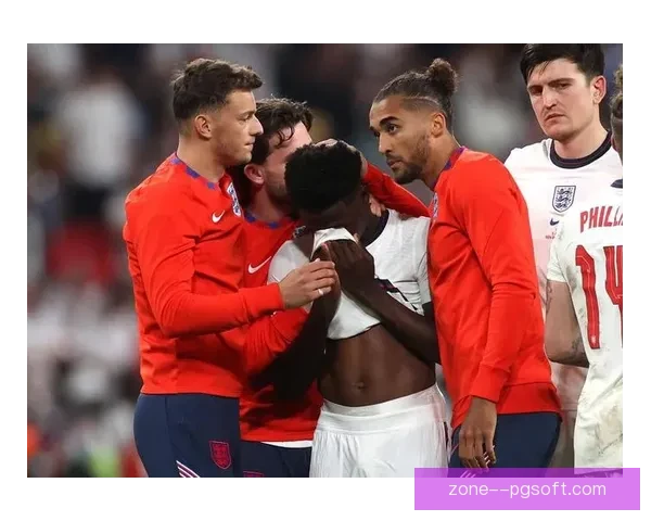 萨卡在欧洲杯决赛中罚失关键点球 英格兰遗憾失冠痛苦回忆