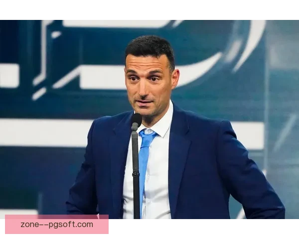 斯卡洛尼荣膺FIFA年度最佳教练率阿根廷登顶世界足坛再写传奇