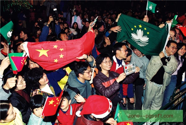 1999年麦克马纳曼自由转会皇马 战术适配与利物浦球迷反应交织